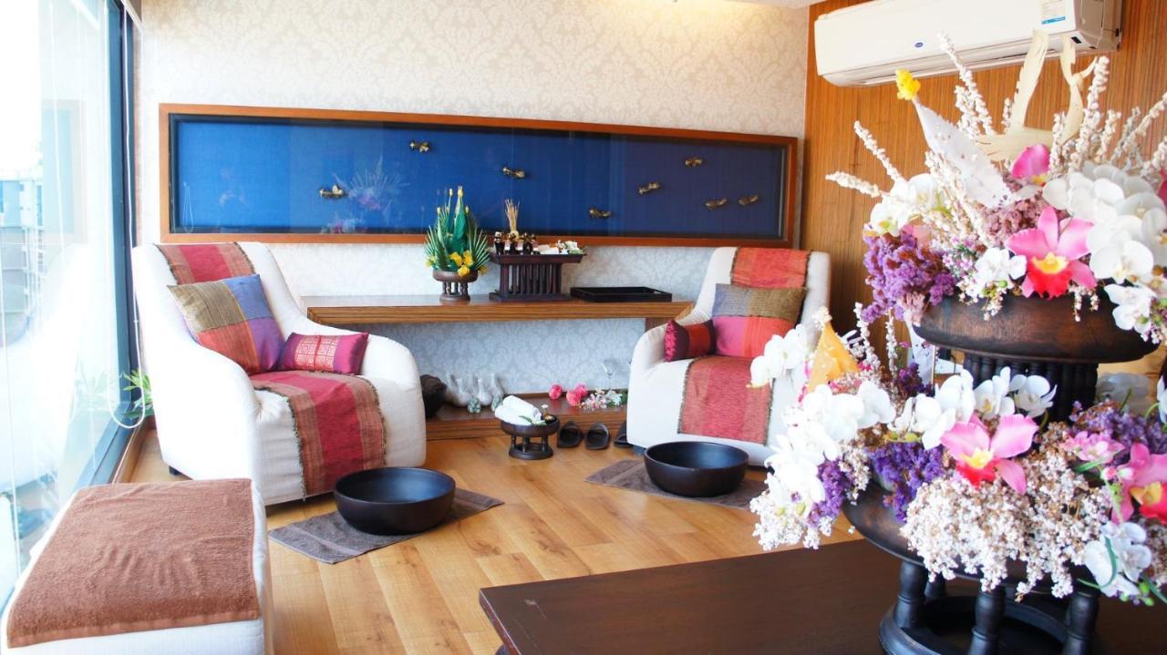 The Astra Chiang Mai Family Room Extérieur photo