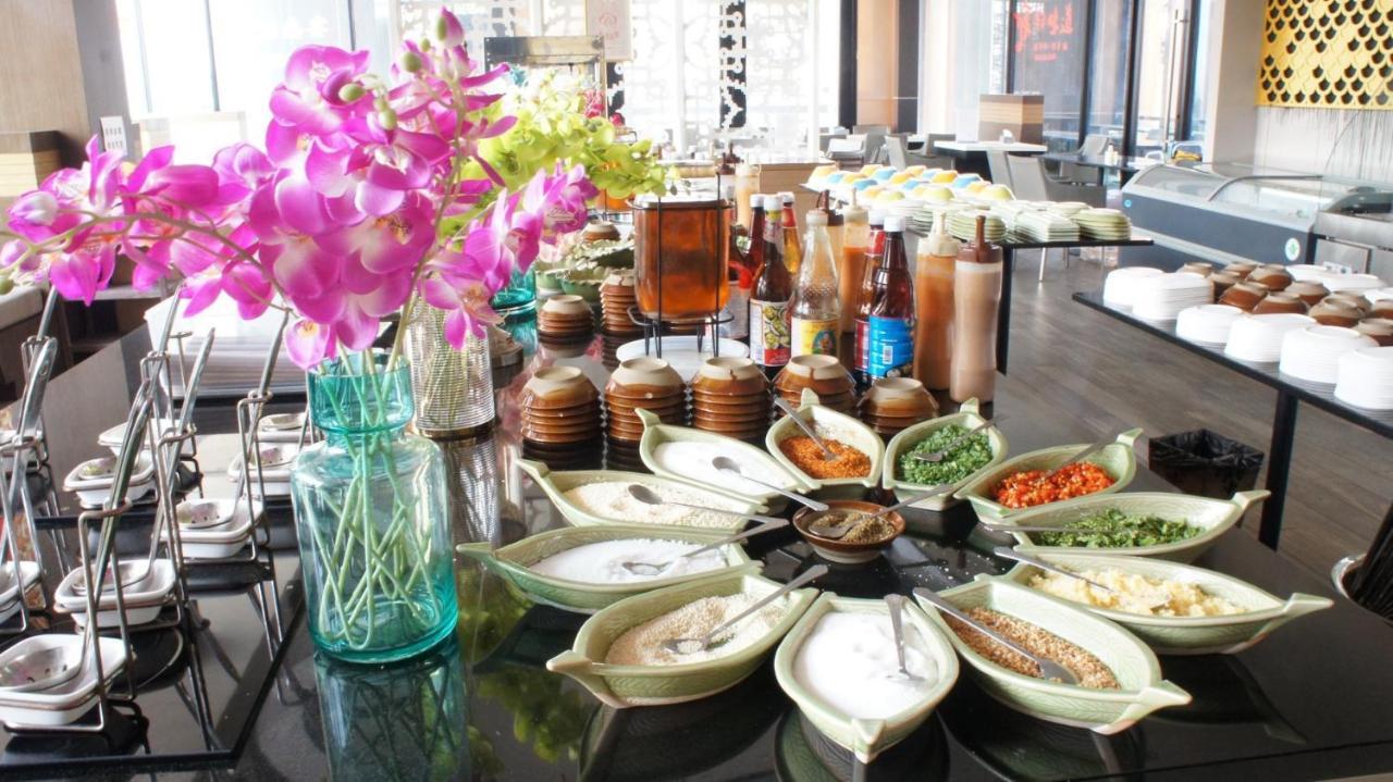 The Astra Chiang Mai Family Room Extérieur photo