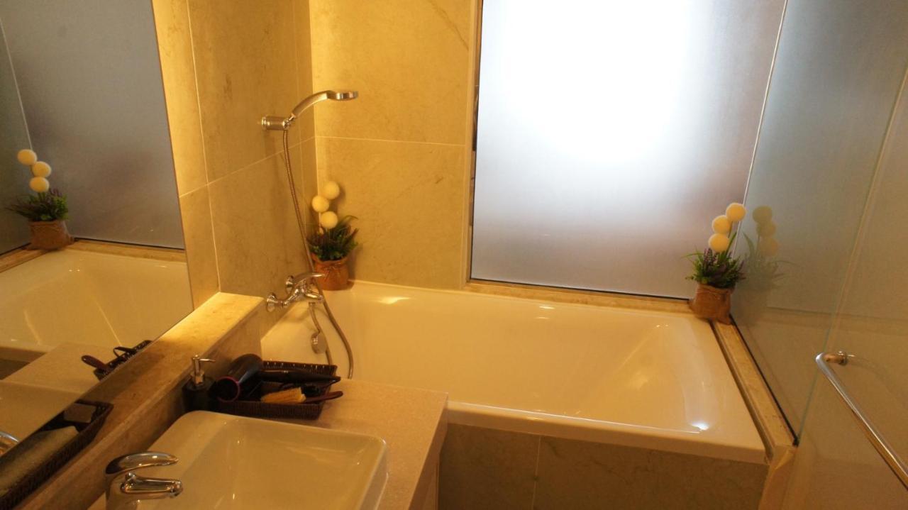 The Astra Chiang Mai Family Room Extérieur photo